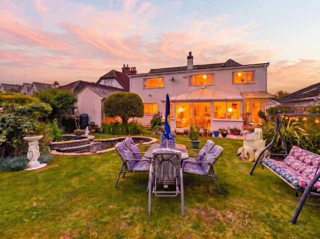 Waratah Lodge, 116 Havant Road, Hayling Island PO11 0LJ