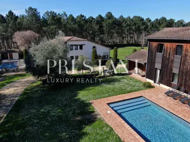 Beautiful country property with double swimming pool and independent guest house