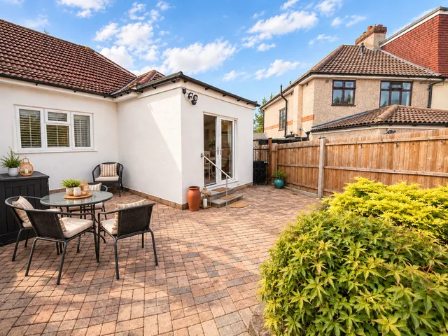 15 Lodge Crescent, Orpington BR6 0QE