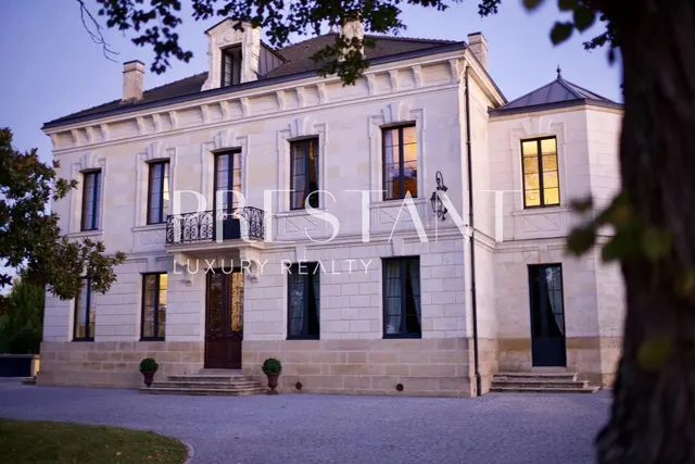 Beautifully renovated Napoleon III-style property in a revitalizing green setting