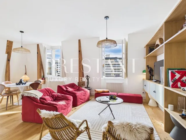 Beautiful renovated 2-bedroom apartment in an emblematic building in Biarritz