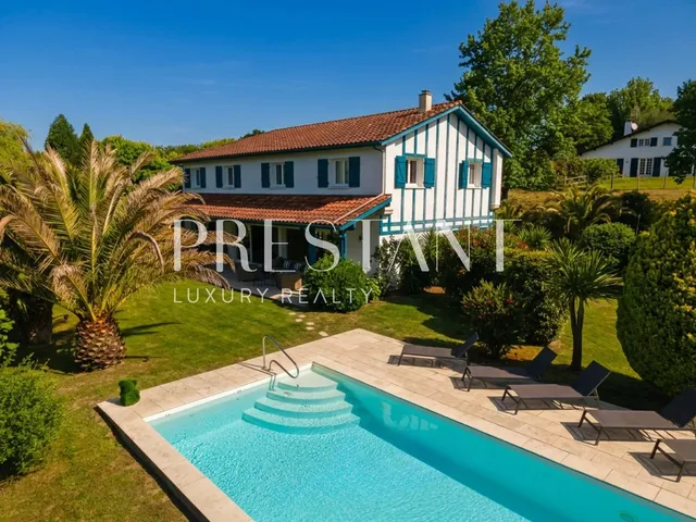 Arcangues. 275 m² family home with landscaped garden and heated pool