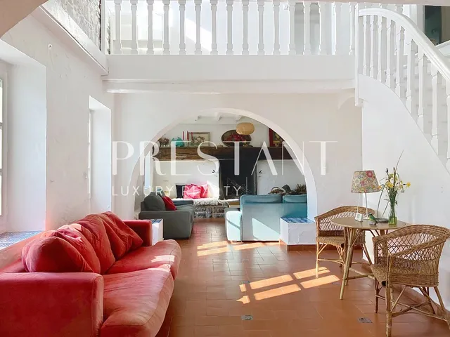 Character property near Bayonne