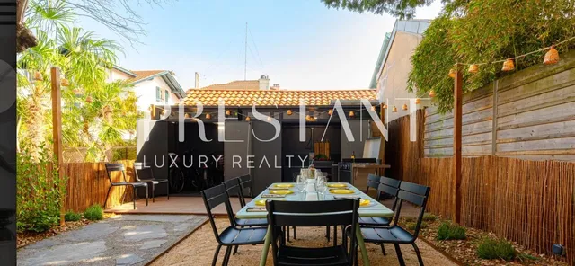 Exceptional 2-bedroom apartment (93 m²) in the heart of Biarritz with private courtyard