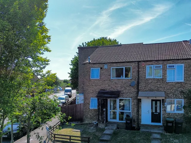 42 Apsledene, Gravesend DA12 5ED