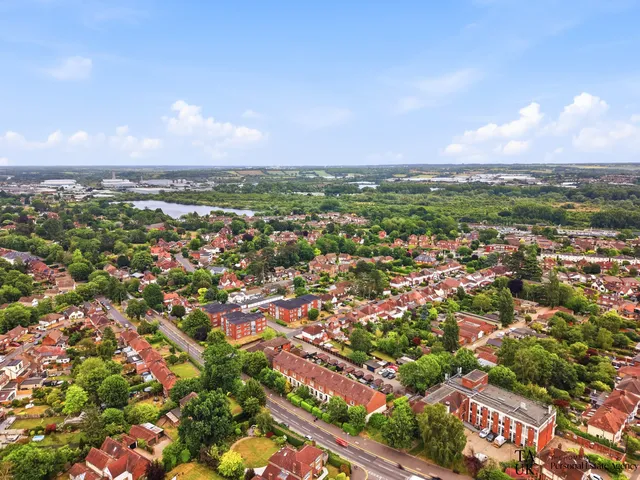 6 Alexis Row, Broxbourne EN10 7FJ