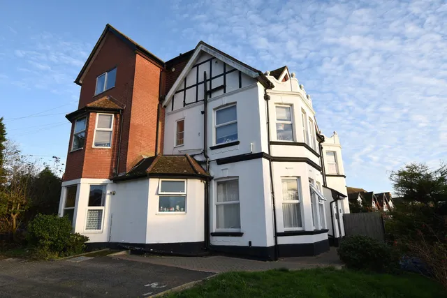 Flat 3, 22 Fairmount Road, Bexhill-on-sea TN40 2HZ