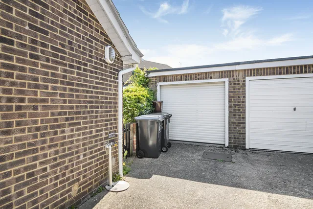 73 Pancroft, Romford RM4 1DA