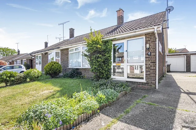 73 Pancroft, Romford RM4 1DA