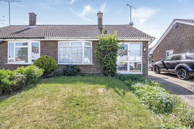 73 Pancroft, Romford RM4 1DA