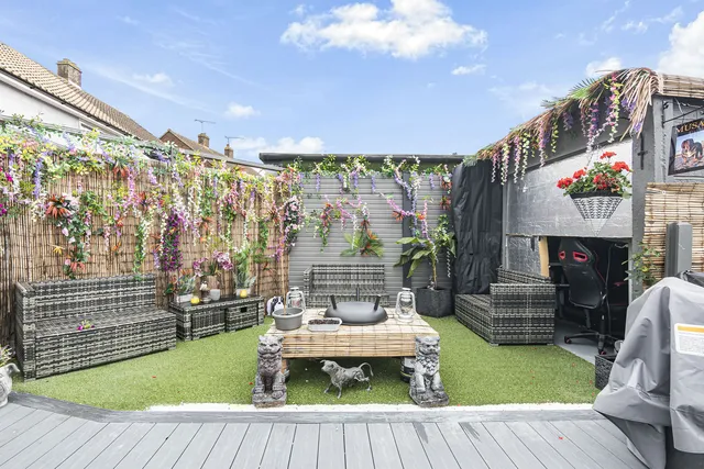 54 Alderwood Drive, Romford RM4 1DJ