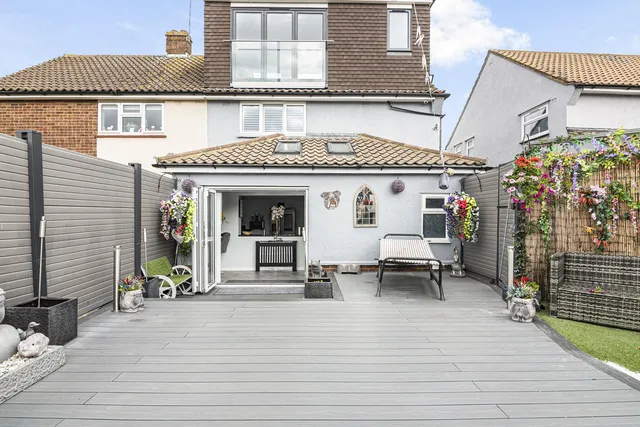 54 Alderwood Drive, Romford RM4 1DJ