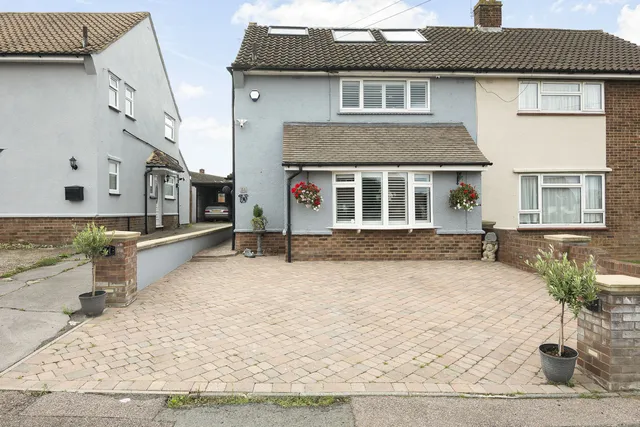 54 Alderwood Drive, Romford RM4 1DJ