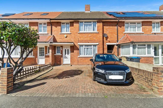 30 Oakleigh Way, Surrey CR4 1AL
