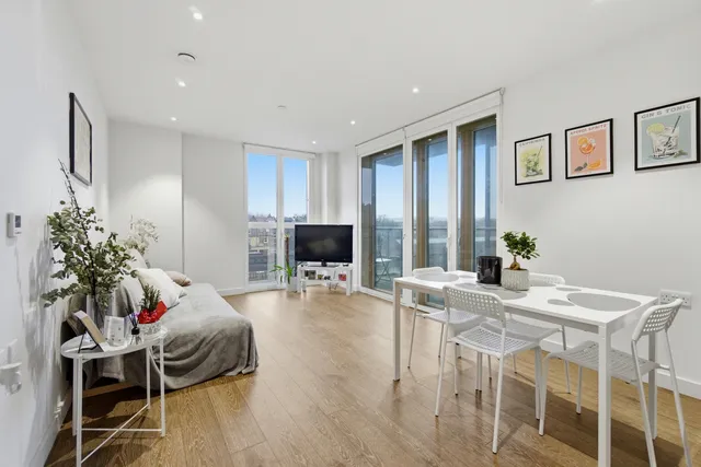 Flat 7, Alderside Apartments 35 Salusbury Road, Queen's Park NW6 6BF
