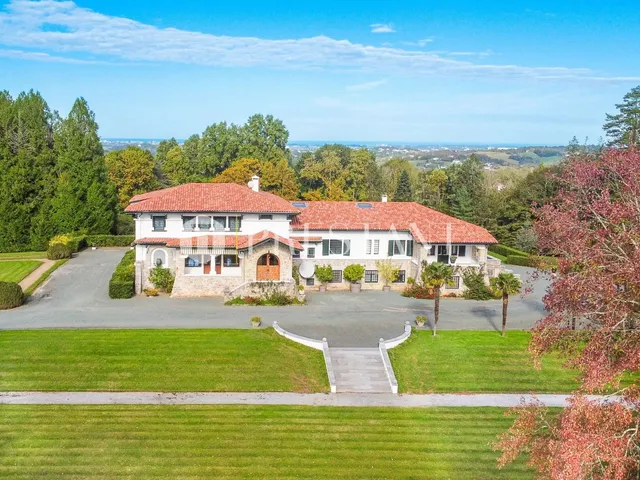 Exceptional Art Deco Property 30 Minutes from Biarritz – Pyrenees View, Swimming Pool and Landscaped Park