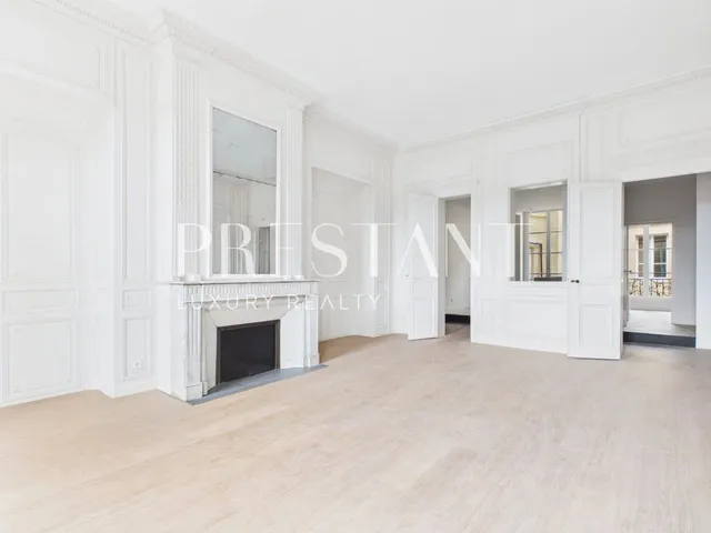 BORDEAUX CHARTRONS - BEAUTIFUL APARTMENT WITH BALCONY - POSSIBILITY OF