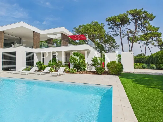 Exceptional villa in Chiberta – California elegance meets French art de vivre