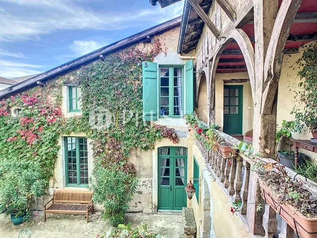 Beautiful house of character in Mugron