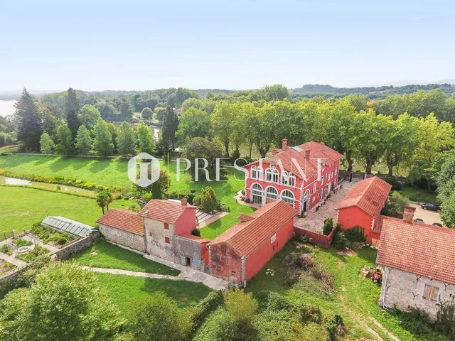 Property of character and charm, near Bayonne, for sale