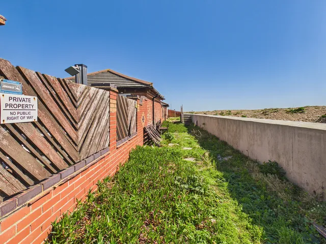16 The Strand, Hayling Island PO11 9UB