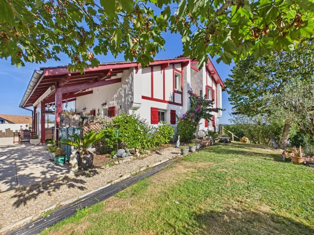 Charming Eco-Friendly Basque House with Pool in Ahetze