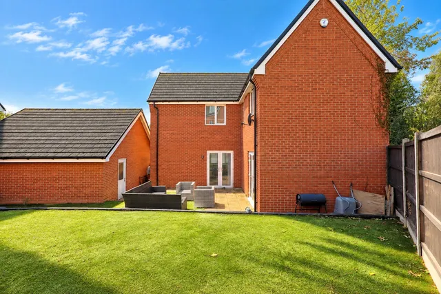 6 Radwinter Place, Wickford SS12 9LU