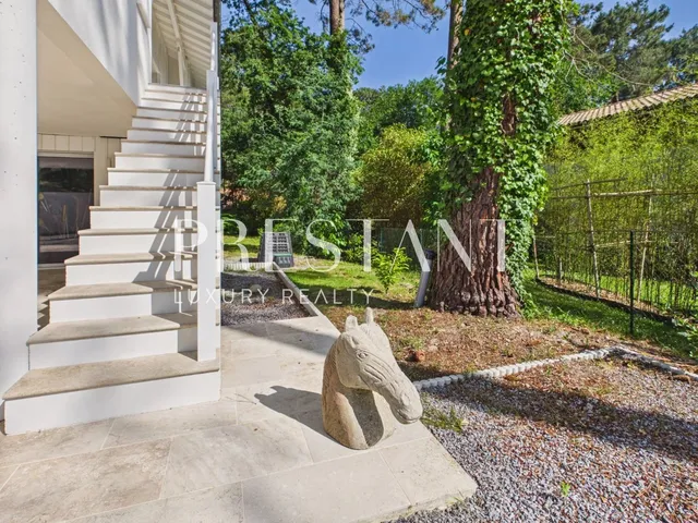 Exceptional Contemporary Villa in Biscarrosse Lac