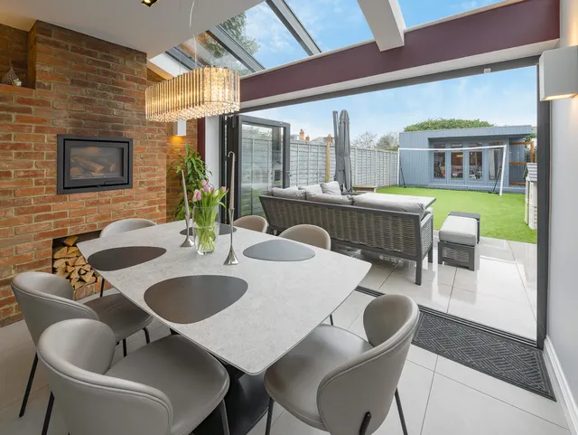 10 Elmgrove Road, Weybridge KT13 8NZ