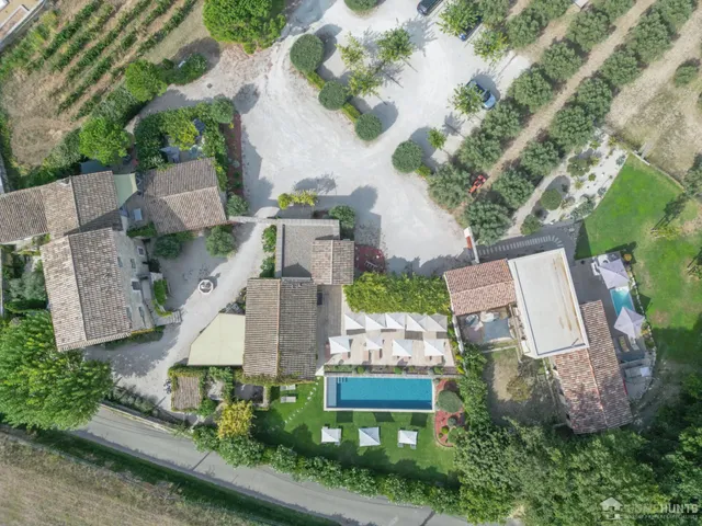 Hotel in Oppede, Provence - Var