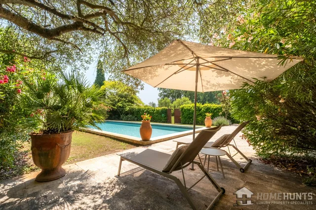 Estate in Pernes Les Fontaines, Provence - Var