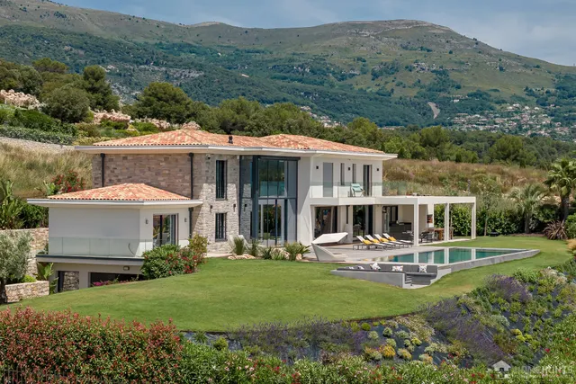 Villa in Roquefort Les Pins, French Riviera