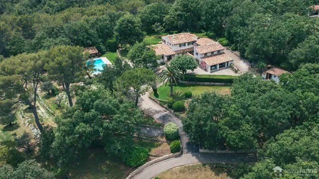 Villa in Le Rouret, French Riviera