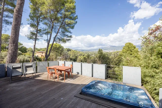Villa in Mouans Sartoux, French Riviera
