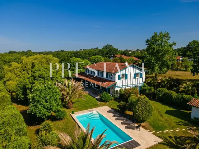 Arcangues. 275 m² family home with landscaped garden and heated pool