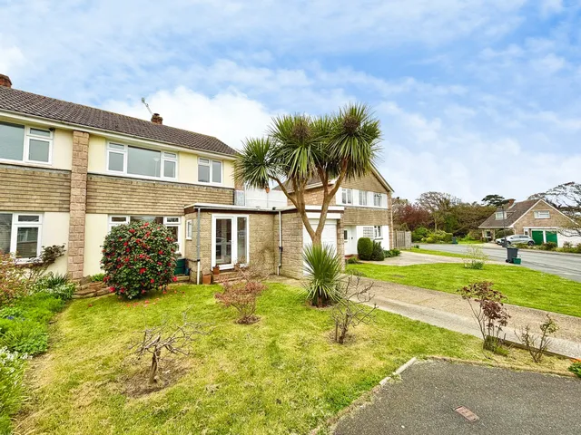 12 Wilberforce Road, Brighstone PO30 4BD