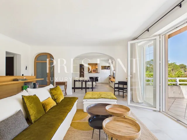 Anglet Chiberta – Spacious Renovated House on a Large Landscaped and Tree-Lined Plot with Pool