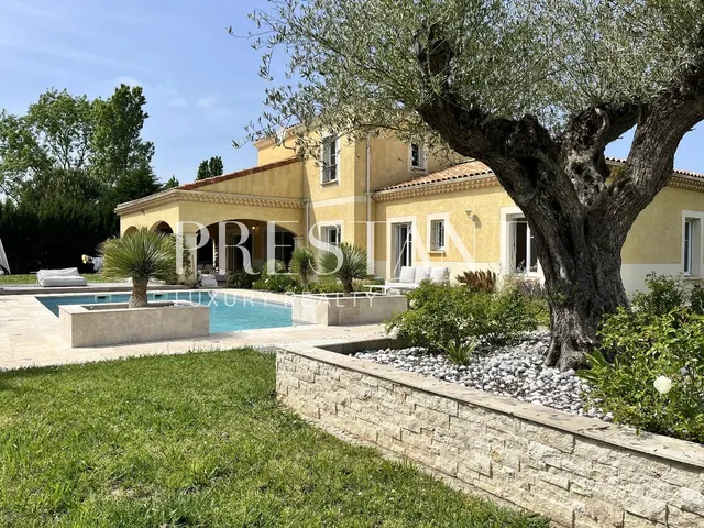 Exceptional Provençal-inspired property – Elegance and the art of living near Bordeaux.