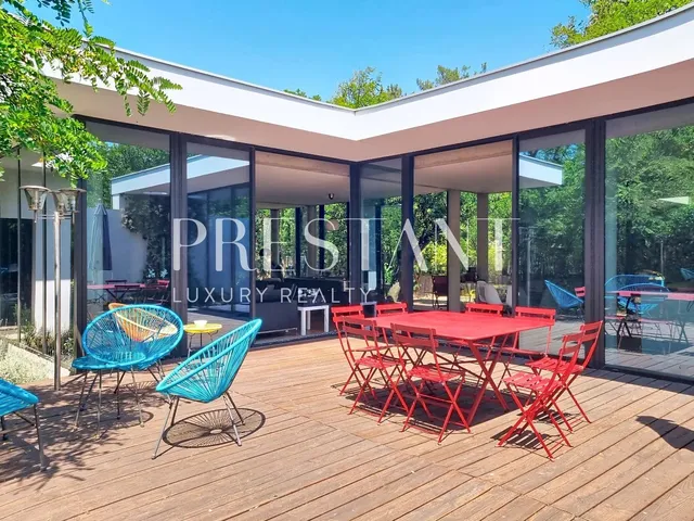 CAP FERRET – THE ABSOLUTE PRIVILEGE OF THE 44 HECTARES DISTRICT