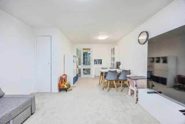 24 Engadine Close, Croydon CR0 5UU