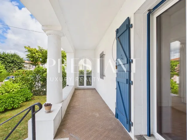 Large house for sale in Bayonne.