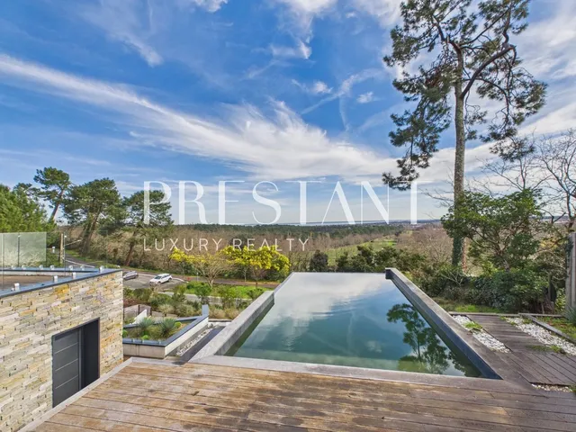 Exceptional Contemporary Villa Between Golf Course and Panoramic Views