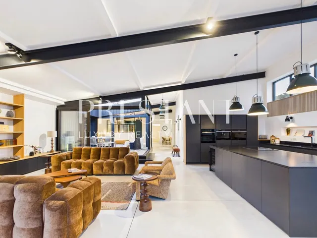 Biarritz — Contemporary loft with generous volumes and central patio