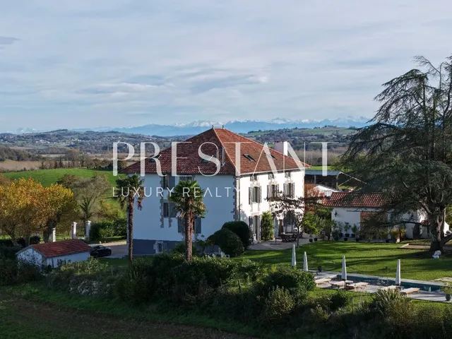 Exceptional Manor House – Charm & Refined Elegance