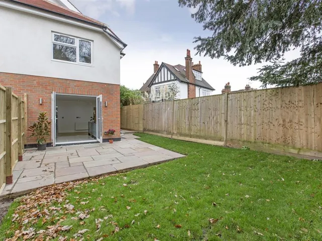 3C Burney Avenue, Surbiton KT5 8DF