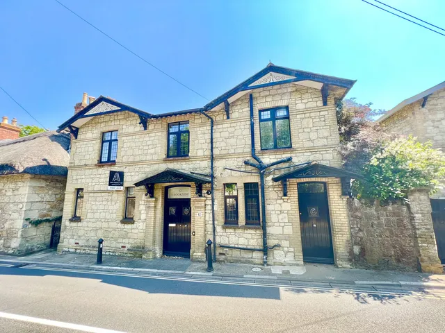 12 Church Road, Shanklin PO37 6NU