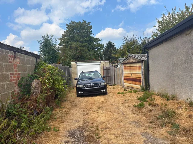 85 Churston Drive, Morden SM4 4JE