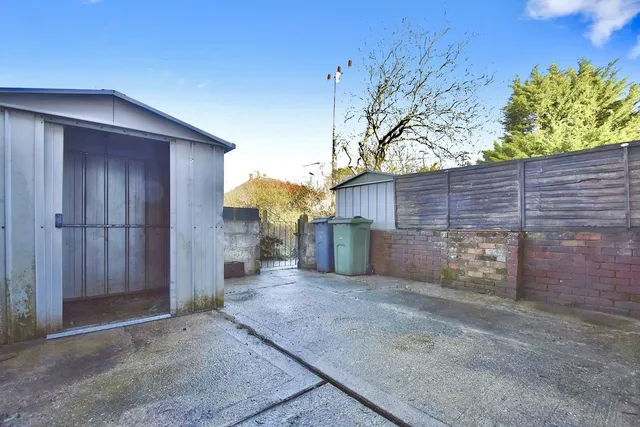 239 Gunville Road, Newport PO30 5LU