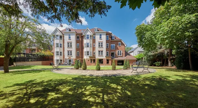 Flat 1, 92 Holders Hill Road, London NW4 1LN