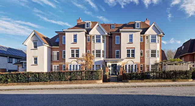 Flat 1, 92 Holders Hill Road, London NW4 1LN